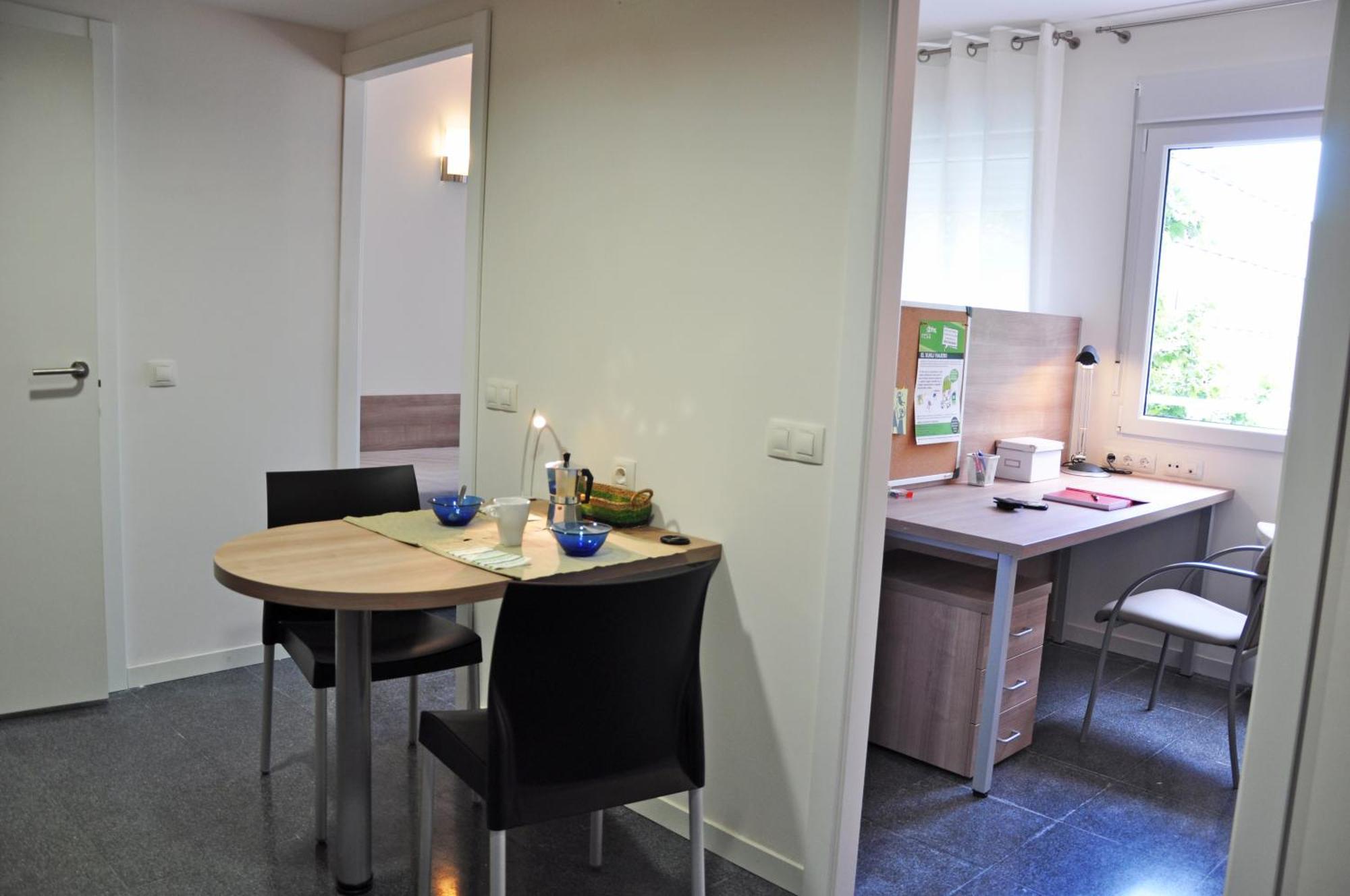 Alojamientos Universitarios Resa Hipatia Terrassa Extérieur photo